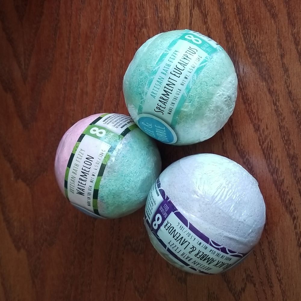 Lot of 3 Artisan bath bombs